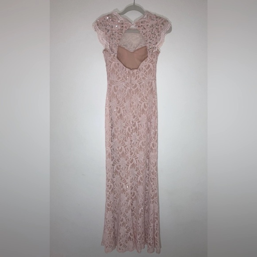 Pink lace gown with sequin cuff sleeve.     Size 3‎ - Picture 4 of 9